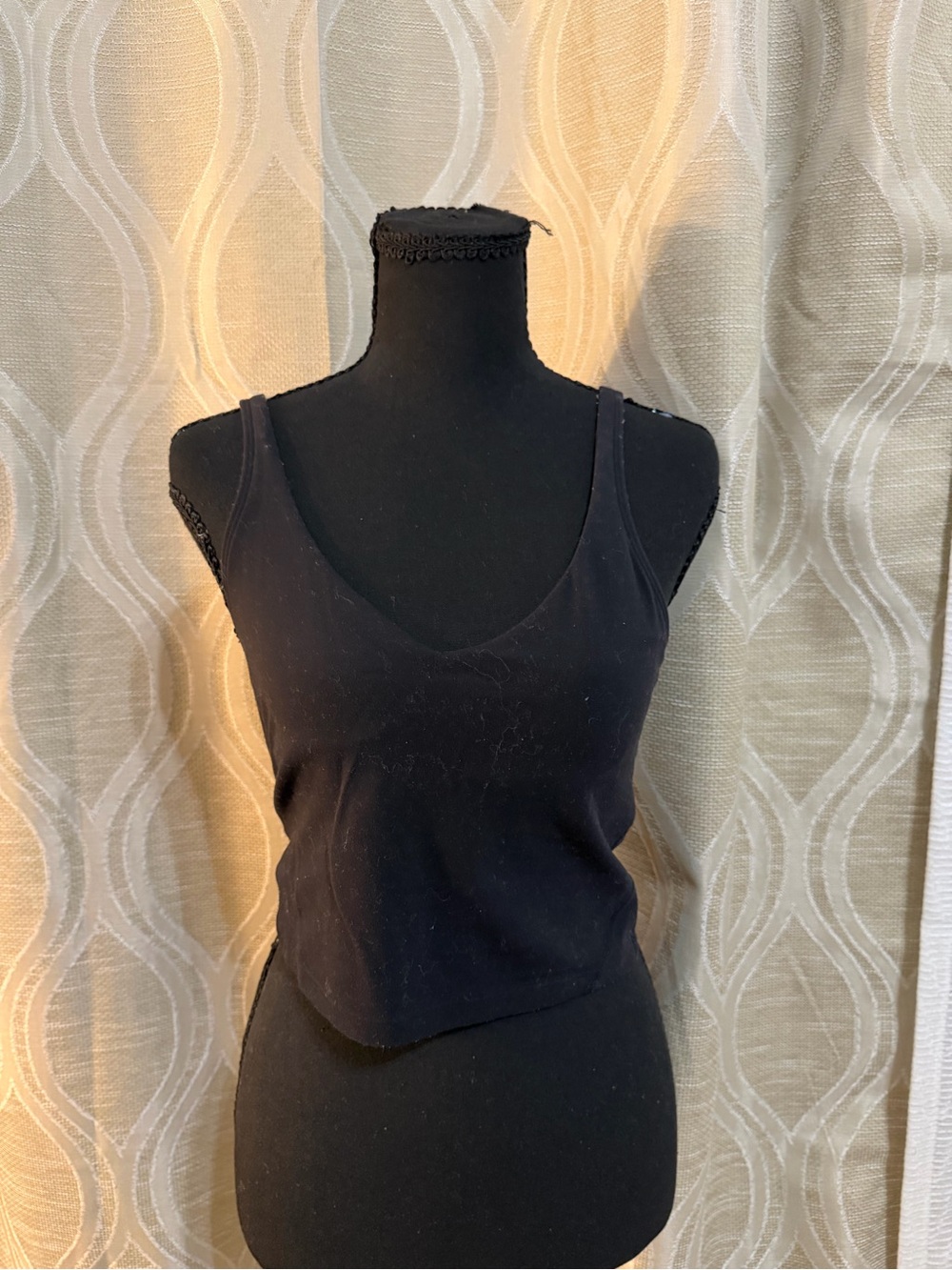Lululemon Classic Black Scoop Neck Tank Top - Women's Basic